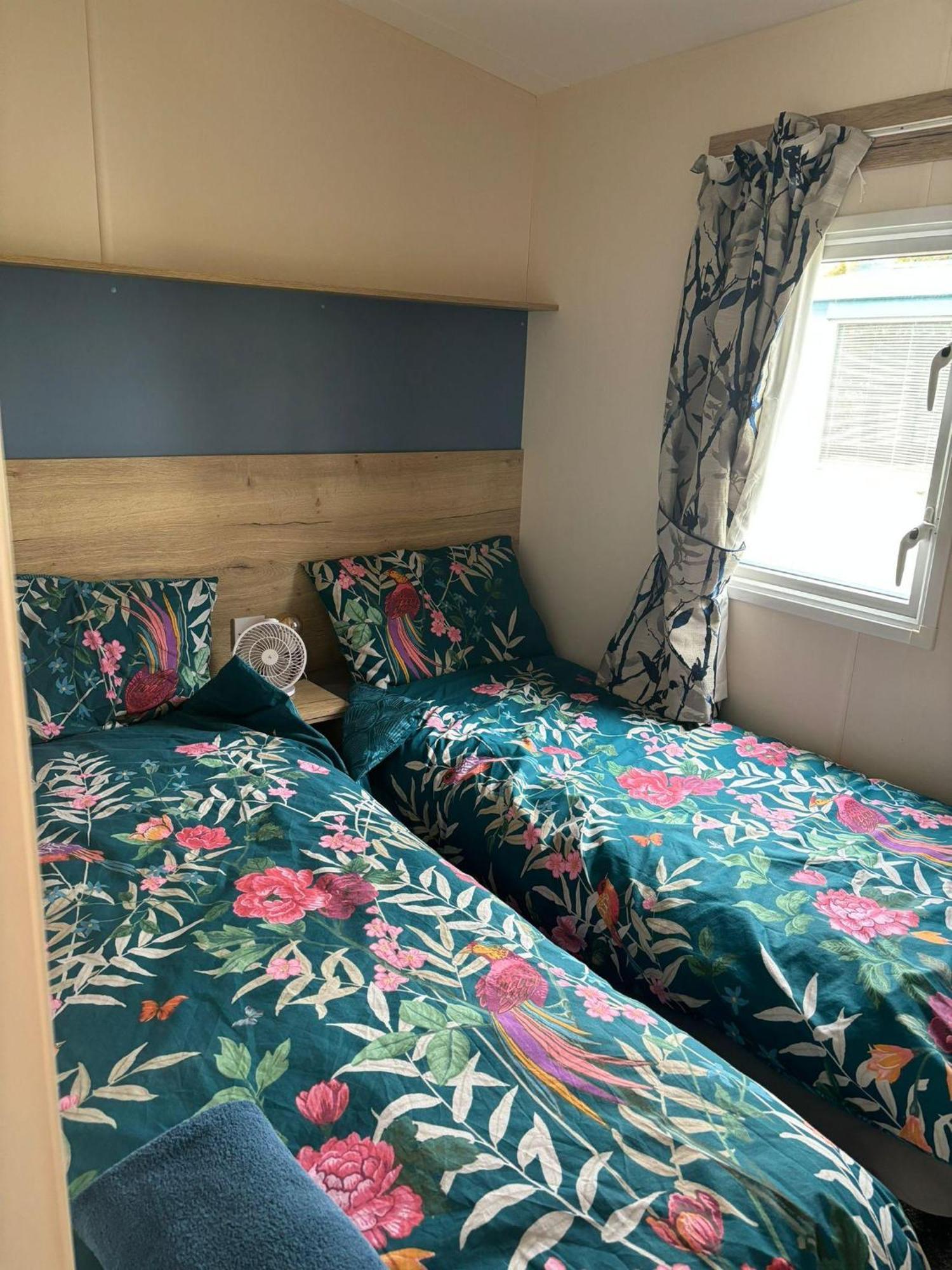 2 Bedroom Caravan With All The Comforts Of Home Cowes  Exterior photo